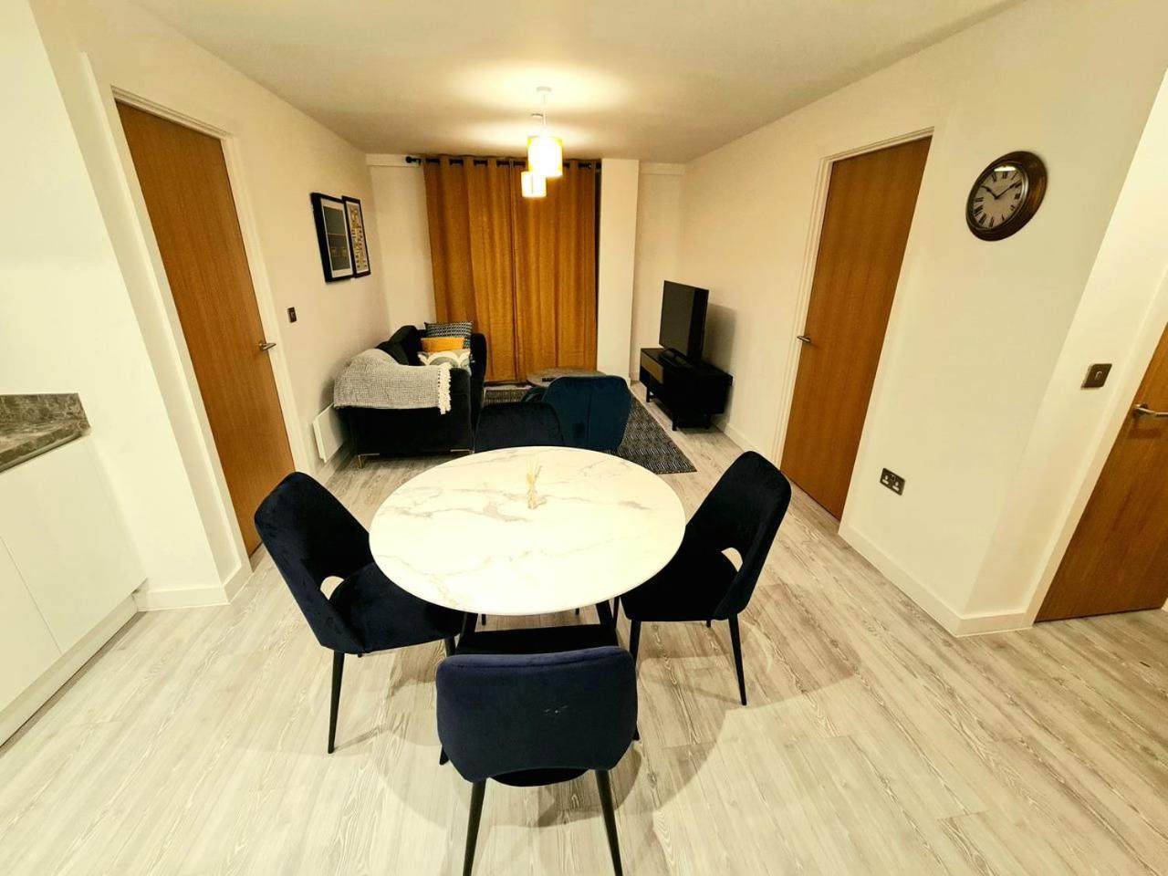 Exquisite Cosy 2-Bed Apartment In Salford Manchester Exterior foto