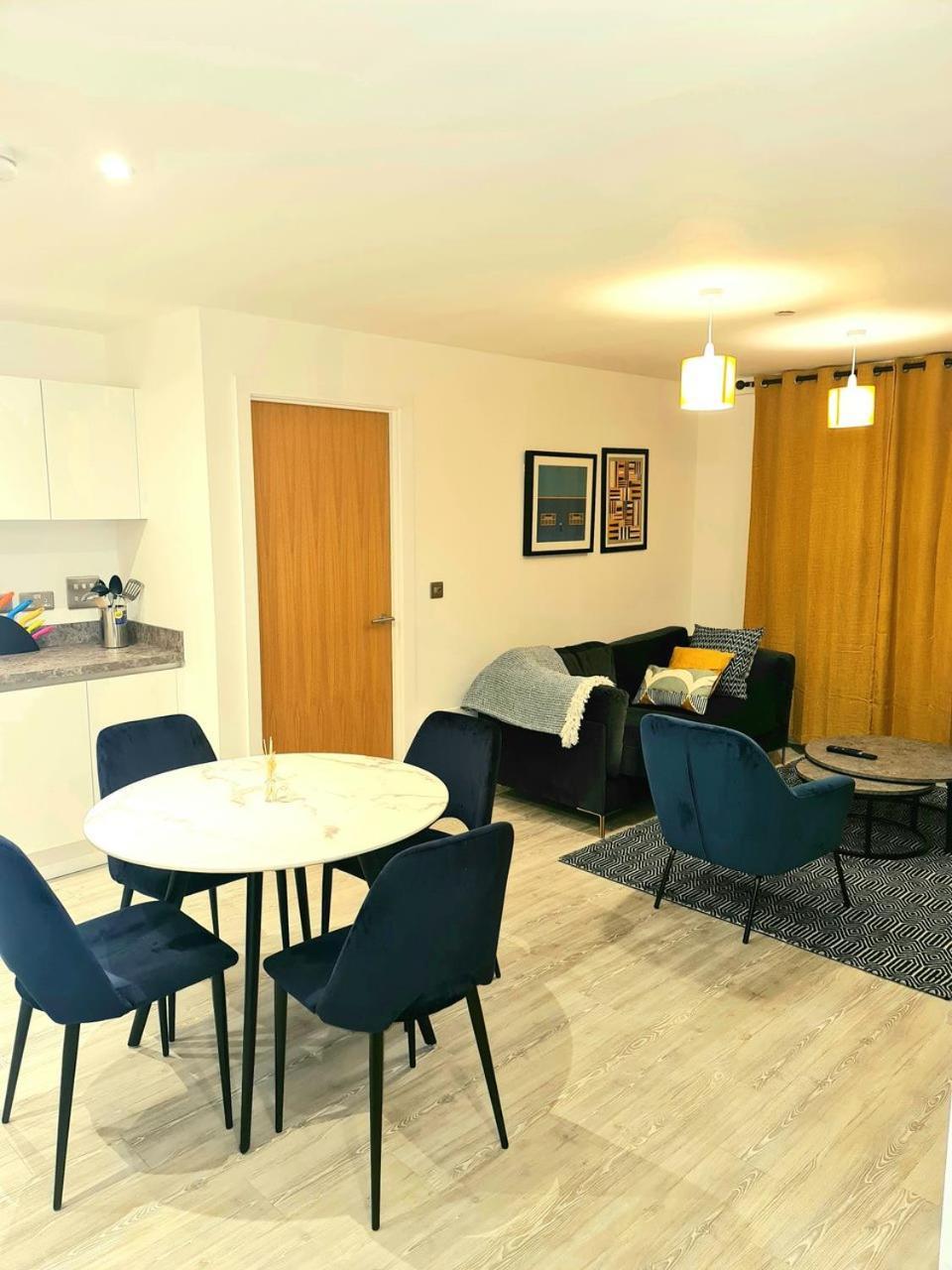 Exquisite Cosy 2-Bed Apartment In Salford Manchester Exterior foto