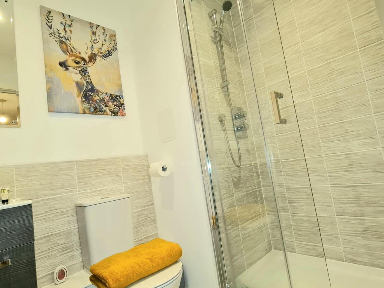 Exquisite Cosy 2-Bed Apartment In Salford Manchester Exterior foto